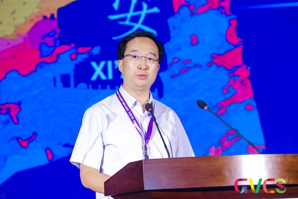 西安高新综保区产业发展局局长吴峰进行主题推介