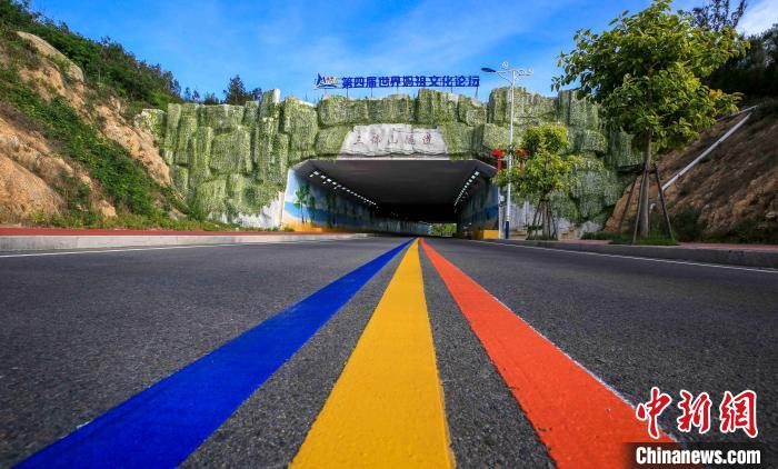 湄洲岛累计投资75.44亿元人民币进行乡村改造。图为环岛路?！×执阂?摄