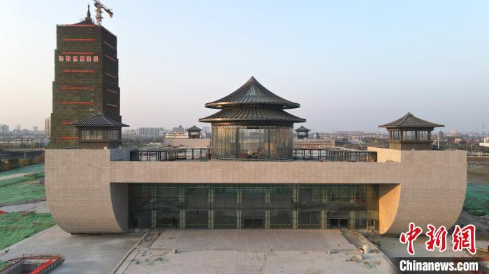 博物馆主体建筑上部的景观构筑物呈现了“五亭”景观?！∶系铝?摄
