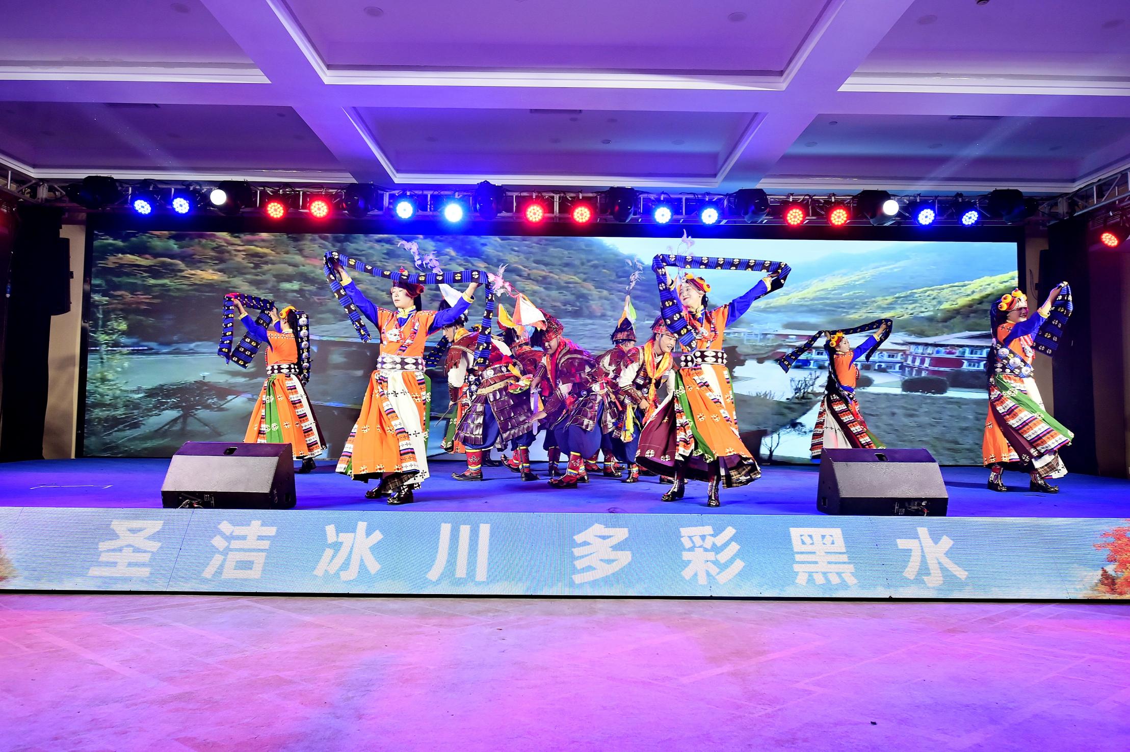 探冰川 赏红叶 黑水第十一届冰川彩林生态文化旅游季“枫情”来袭